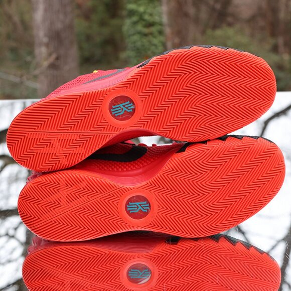 Nike Kyrie 1 Deceptive Red